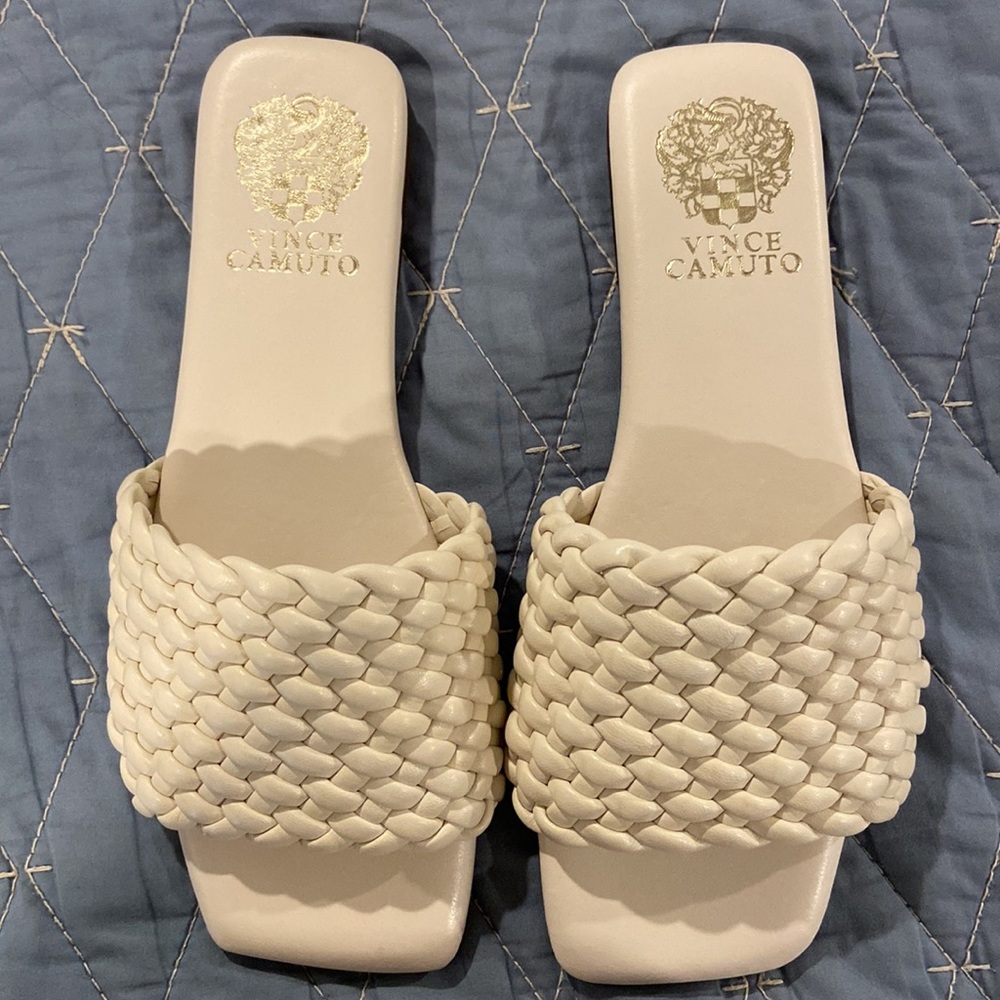 NWB Vince Camuto Arissa sandals! Perfect for Spring and Summer!!